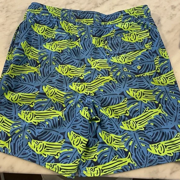 NWOT - Vineyard Vines Youth swim trunks